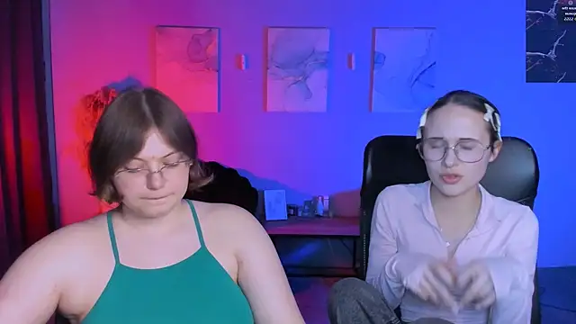 nikole kitt online show from April 14, 7:53 pm