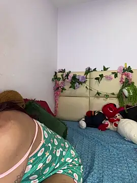 Snapshot of kymmgolden chatting on June 1, 12:18 pm kymmgolden online show from June 1, 12:18 pm