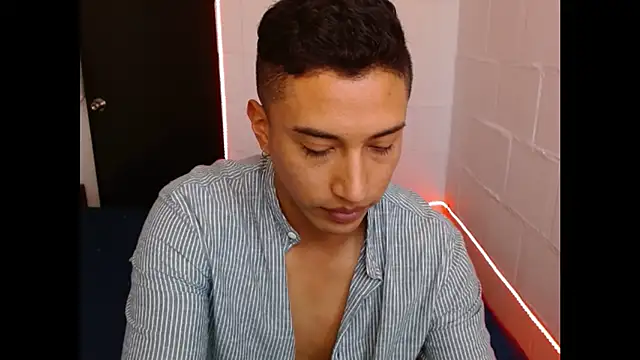 Snapshot of Davixx258 chatting on February 3, 7:10 pm Davixx258 online show from February 3, 7:10 pm