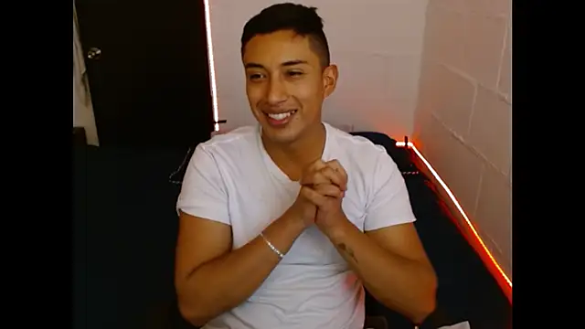 Snapshot of Davixx258 chatting on February 6, 8:13 pm Davixx258 online show from February 6, 8:13 pm