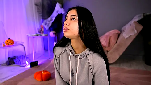 BetsyGonzale online show from October 28, 3:54 am