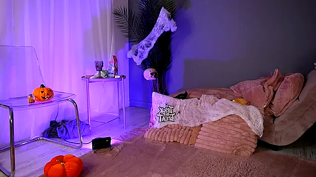 BetsyGonzale online show from October 30, 5:09 am