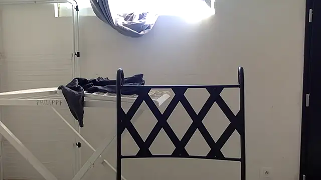 Snapshot of vanillesoumise chatting on March 7, 8:56 am vanillesoumise online show from March 7, 8:56 am