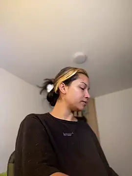 baby lizy online show from December 3, 8:29 pm