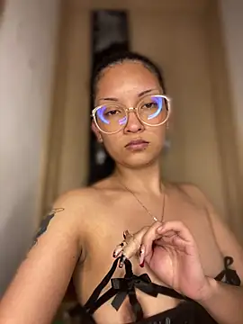 Snapshot of baby_lizy chatting on June 23, 9:57 pm baby lizy online show from June 23, 9:57 pm