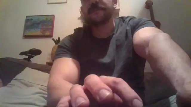 Snapshot of Mclozzz chatting on February 14, 5:04 am Mclozzz online show from February 14, 5:04 am