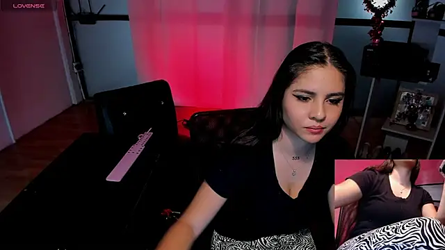 Snapshot of alisa_jhons1 chatting on January 11, 9:15 pm alisa jhons1 online show from January 11, 9:15 pm