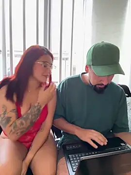 Snapshot of camianddanna chatting on December 14, 3:58 pm camianddanna online show from December 14, 3:58 pm