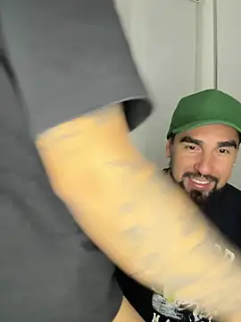 Snapshot of camianddanna chatting on December 15, 2:30 am camianddanna online show from December 15, 2:30 am