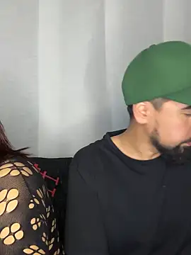 Snapshot of camianddanna chatting on December 17, 3:28 am camianddanna online show from December 17, 3:28 am