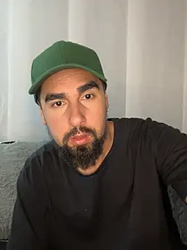 Snapshot of camianddanna chatting on December 19, 1:50 am camianddanna online show from December 19, 1:50 am