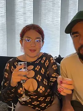 Snapshot of camianddanna chatting on December 24, 5:34 pm camianddanna online show from December 24, 5:34 pm