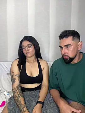 Snapshot of camianddanna chatting on January 17, 12:53 am camianddanna online show from January 17, 12:53 am