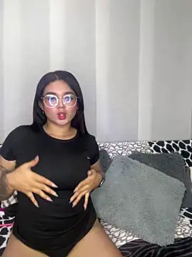 Snapshot of camianddanna chatting on January 19, 12:38 am camianddanna online show from January 19, 12:38 am