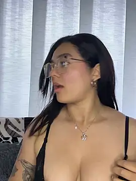 Snapshot of camianddanna chatting on January 27, 8:39 pm camianddanna online show from January 27, 8:39 pm