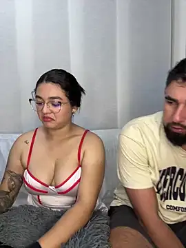 Snapshot of camianddanna chatting on February 5, 11:39 pm camianddanna online show from February 5, 11:39 pm