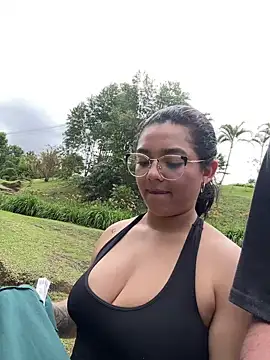 Snapshot of camianddanna chatting on February 12, 3:49 pm camianddanna online show from February 12, 3:49 pm