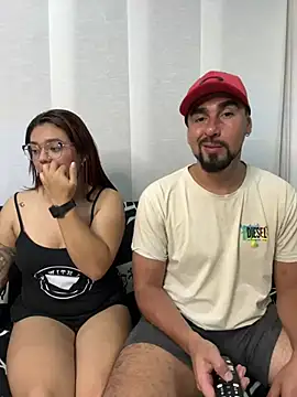 Snapshot of camianddanna chatting on March 12, 4:19 am camianddanna online show from March 12, 4:19 am