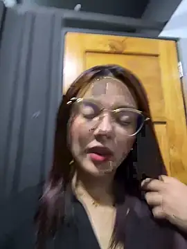 Snapshot of camianddanna chatting on March 15, 2:24 am camianddanna online show from March 15, 2:24 am