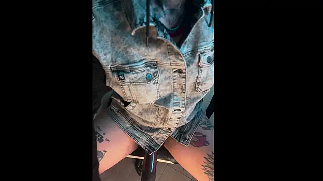 Snapshot of LuggiJack chatting on January 26, 9:19 am LuggiJack online show from January 26, 9:19 am