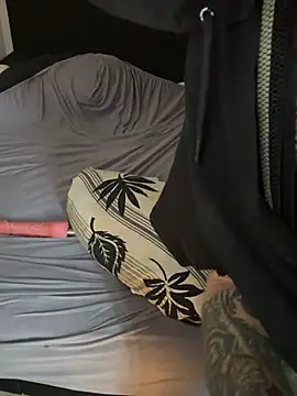 Snapshot of LuggiJack chatting on March 8, 2:08 pm LuggiJack online show from March 8, 2:08 pm