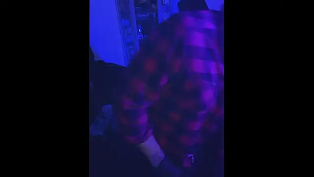 Snapshot of LuggiJack chatting on September 27, 8:03 pm LuggiJack online show from September 27, 8:03 pm