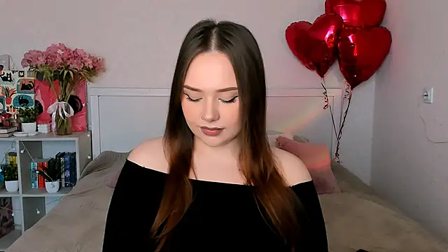 Snapshot of LittleKiitten chatting on May 27, 2:36 pm LittleKiitten online show from May 27, 2:36 pm
