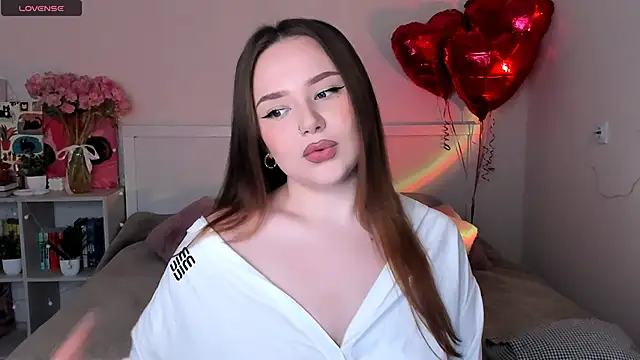 Snapshot of LittleKiitten chatting on May 28, 2:47 pm LittleKiitten online show from May 28, 2:47 pm