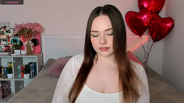 Snapshot of LittleKiitten chatting on May 31, 2:35 pm LittleKiitten online show from May 31, 2:35 pm