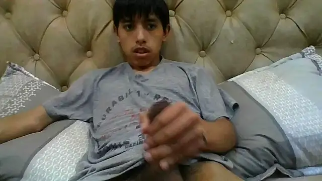 Snapshot of danuel23 chatting on December 13, 7:32 pm danuel23 online show from December 13, 7:32 pm