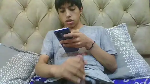 Snapshot of danuel23 chatting on December 26, 3:20 pm danuel23 online show from December 26, 3:20 pm