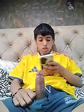 Snapshot of danuel23 chatting on July 23, 3:32 pm danuel23 online show from July 23, 3:32 pm
