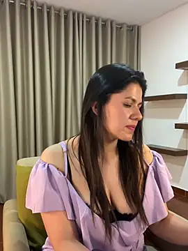 Snapshot of Alice_Biel chatting on January 10, 1:21 am Alice Biel online show from January 10, 1:21 am