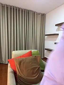 Snapshot of Alice_Biel chatting on January 23, 1:19 am Alice Biel online show from January 23, 1:19 am