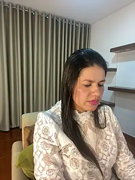 Snapshot of Alice_Biel chatting on February 1, 10:55 pm Alice Biel online show from February 1, 10:55 pm