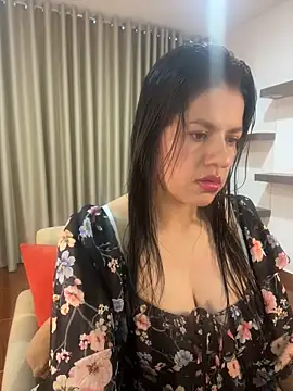 Snapshot of Alice_Biel chatting on February 10, 10:51 pm Alice Biel online show from February 10, 10:51 pm