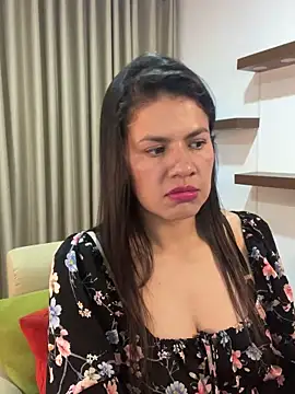 Snapshot of Alice_Biel chatting on March 4, 1:01 am Alice Biel online show from March 4, 1:01 am