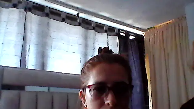 Snapshot of karlabarrera chatting on May 26, 7:32 pm karlabarrera online show from May 26, 7:32 pm