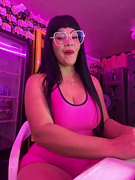 Hot beauty   online show from April 14, 5:24 am