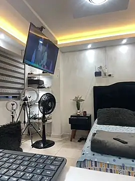 Snapshot of Hot_beauty__ chatting on July 16, 12:27 am Hot beauty online show from July 16, 12:27 am