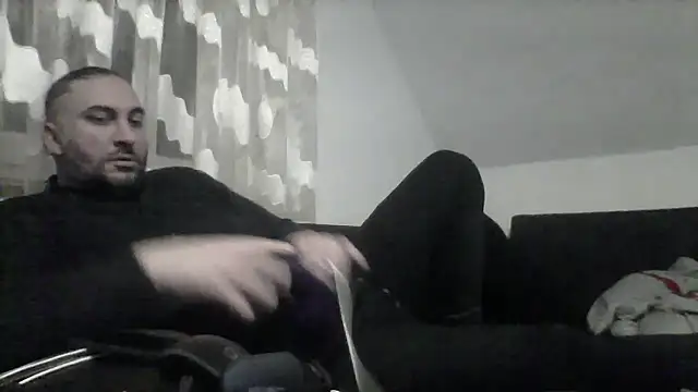 Snapshot of NewyorkDimi chatting on February 19, 2:44 am NewyorkDimi online show from February 19, 2:44 am