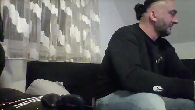 Snapshot of NewyorkDimi chatting on February 23, 4:50 am NewyorkDimi online show from February 23, 4:50 am