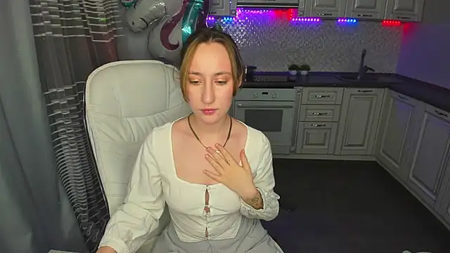 Snapshot of MelodyOfLovee chatting on February 6, 3:37 am MelodyOfLovee online show from February 6, 3:37 am