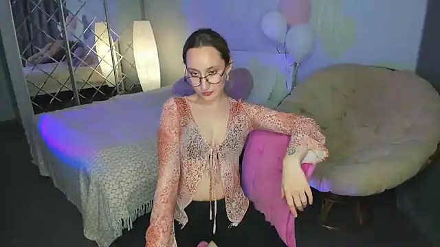 Snapshot of MelodyOfLovee chatting on February 15, 2:11 pm MelodyOfLovee online show from February 15, 2:11 pm