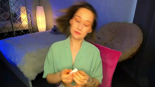 Snapshot of MelodyOfLovee chatting on March 5, 6:12 am MelodyOfLovee online show from March 5, 6:12 am