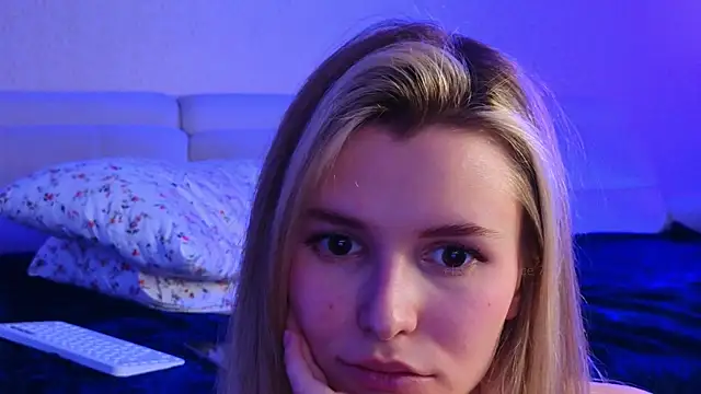 Snapshot of elsa_limerence chatting on January 7, 1:57 pm elsa limerence online show from January 7, 1:57 pm