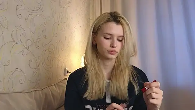 elsa limerence online show from March 6, 4:20 am