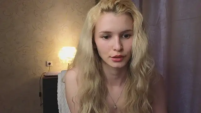 Snapshot of elsa_limerence chatting on June 27, 4:23 pm elsa limerence online show from June 27, 4:23 pm