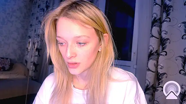 Snapshot of Evvie_Summn1 chatting on March 2, 7:23 pm Evvie Summn1 online show from March 2, 7:23 pm