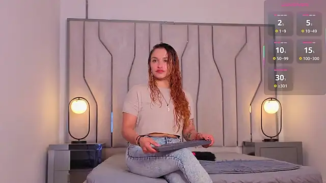 MAISE HILL1 online show from March 14, 4:07 am